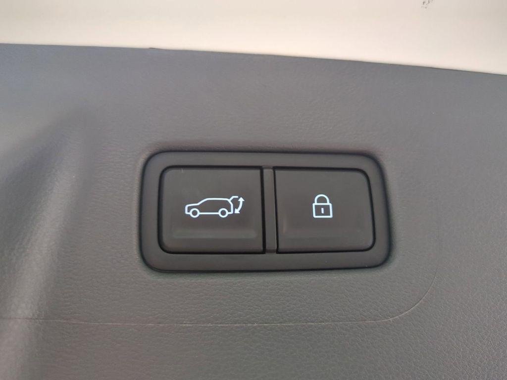 New 2026 White Hyundai SEL FWD image 15