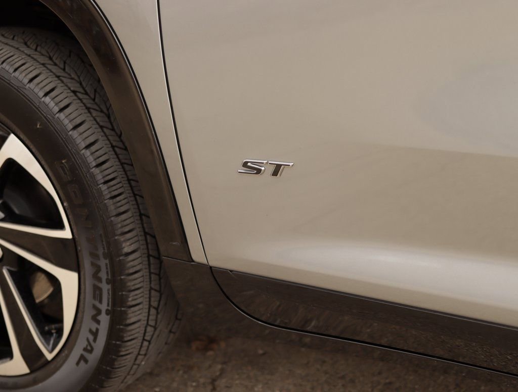 Used 2025 Moonstone Gray Metallic Buick Sport Touring image 39