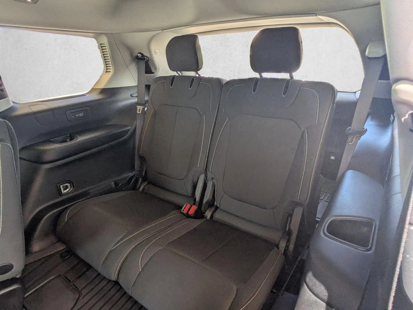Used 2023 Baltic Gray Metallic Clearcoat Jeep Laredo image 13