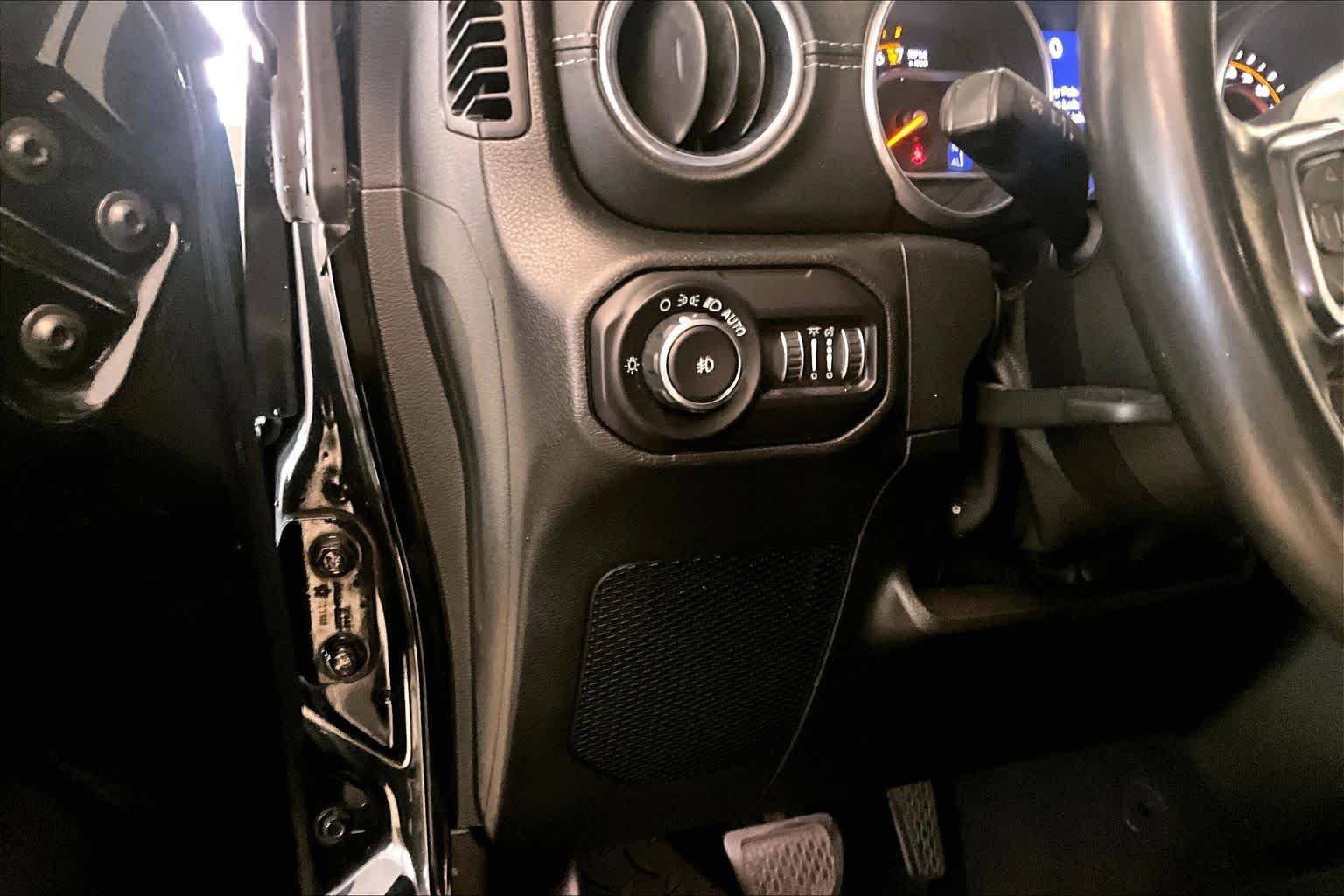Used 2018 Black Clear Coat Jeep Sahara image 30