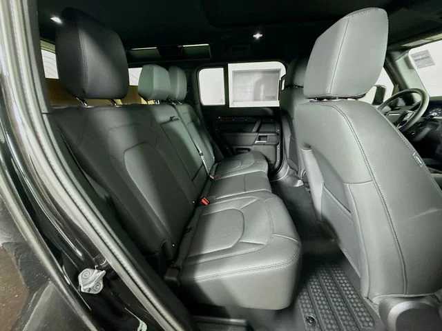 New 2026 Santorini Black Land Rover S image 28