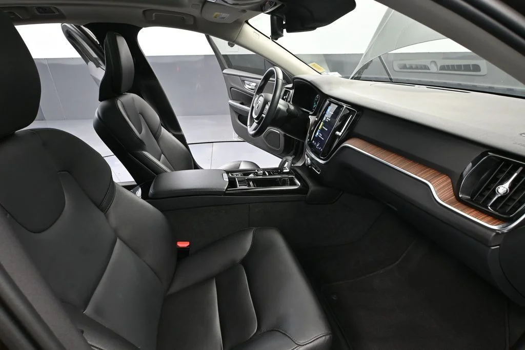 2022 Volvo S60 R-Design Expression - Photo 48