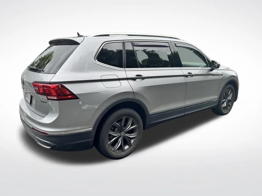 Used 2022 Silver Volkswagen 2.0T SE image 4