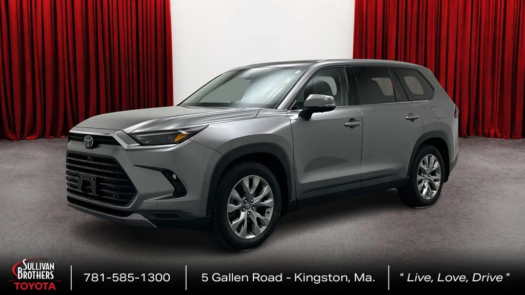 Certified Used 2025  Toyota Limited image 1