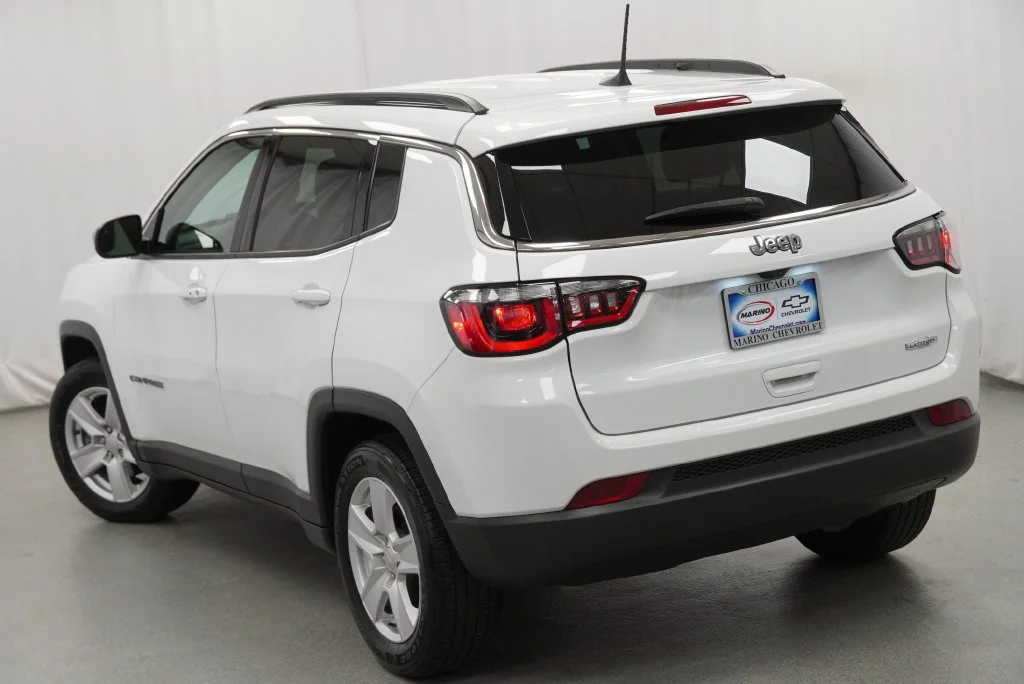 Used 2022 Bright White Clea Jeep Latitude image 15