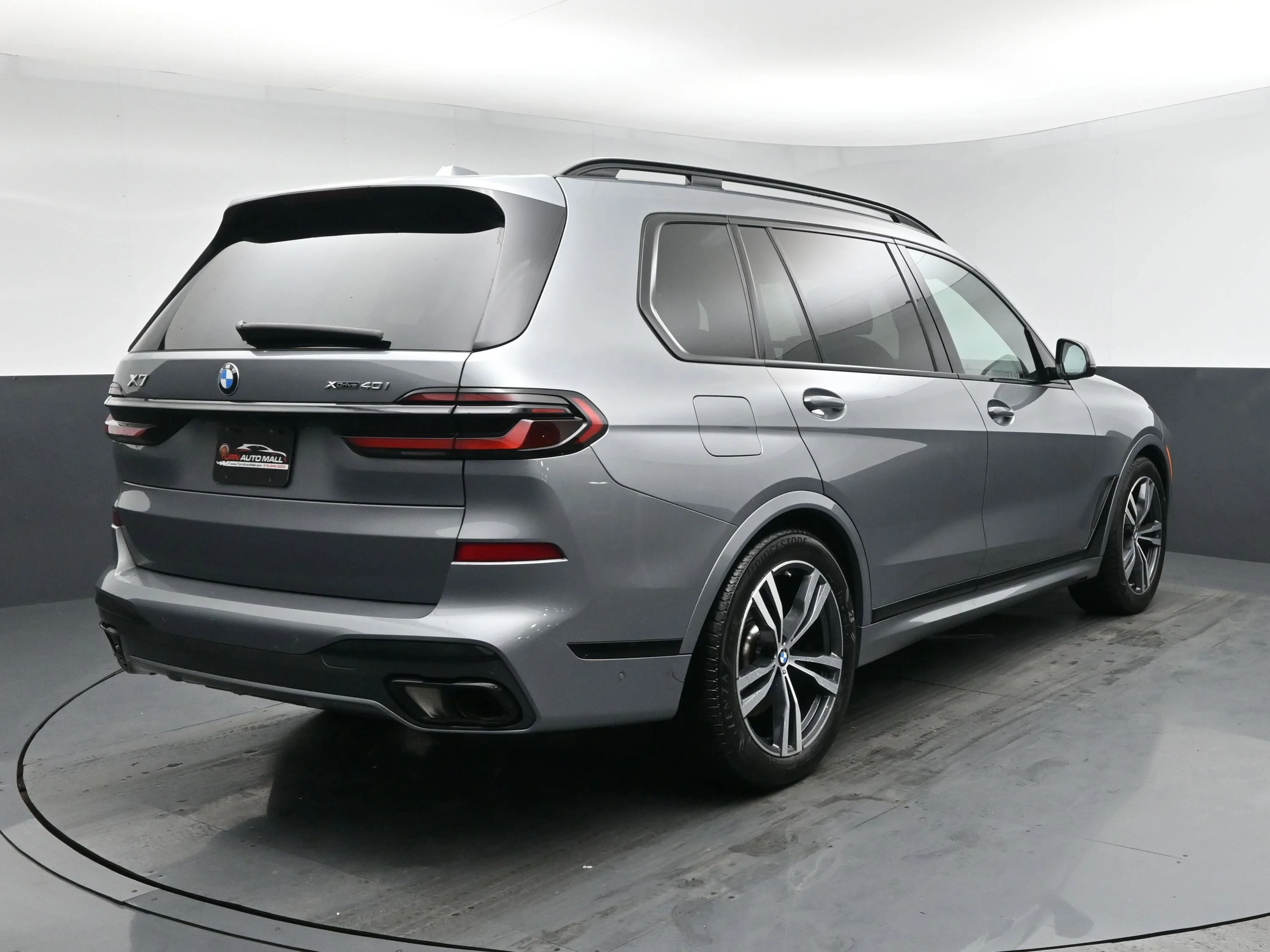 Used 2024 Skyscraper Grey Metallic BMW xDrive40i image 18