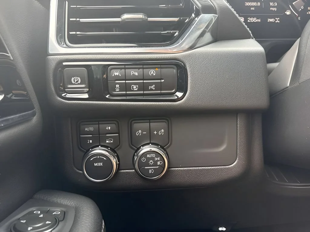 Used 2025 Sterling Metallic GMC Denali image 27
