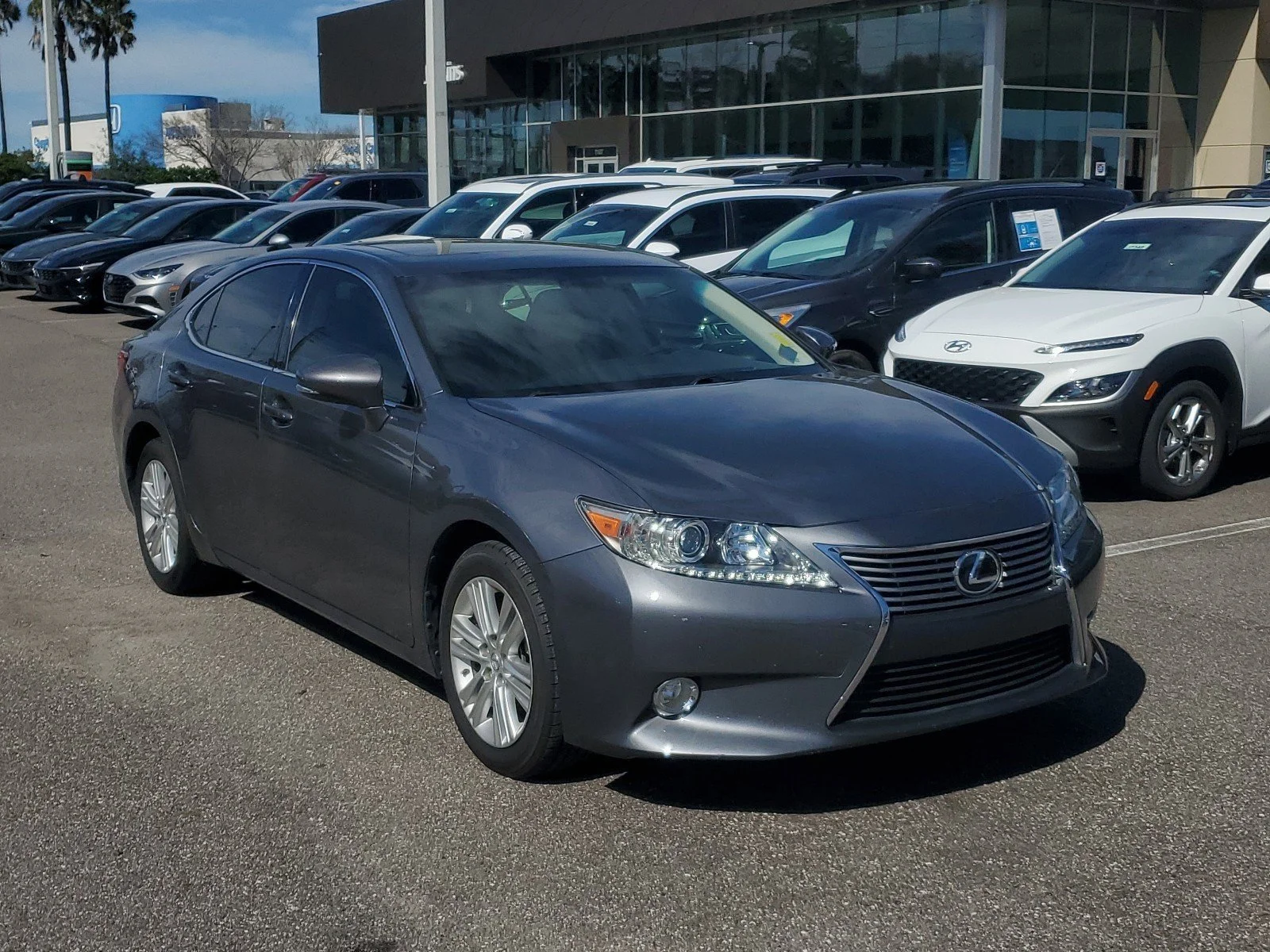 Used 2014  Lexus  image 33