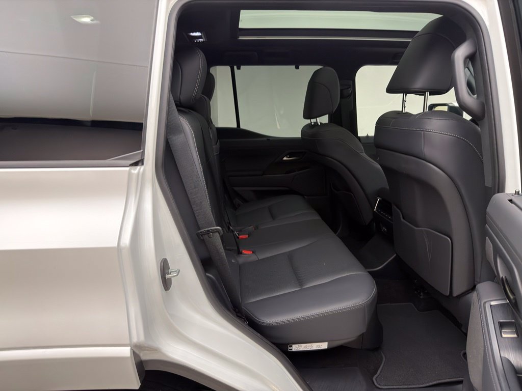 Used 2024 White Pearl Lexus 550 Luxury+ image 11