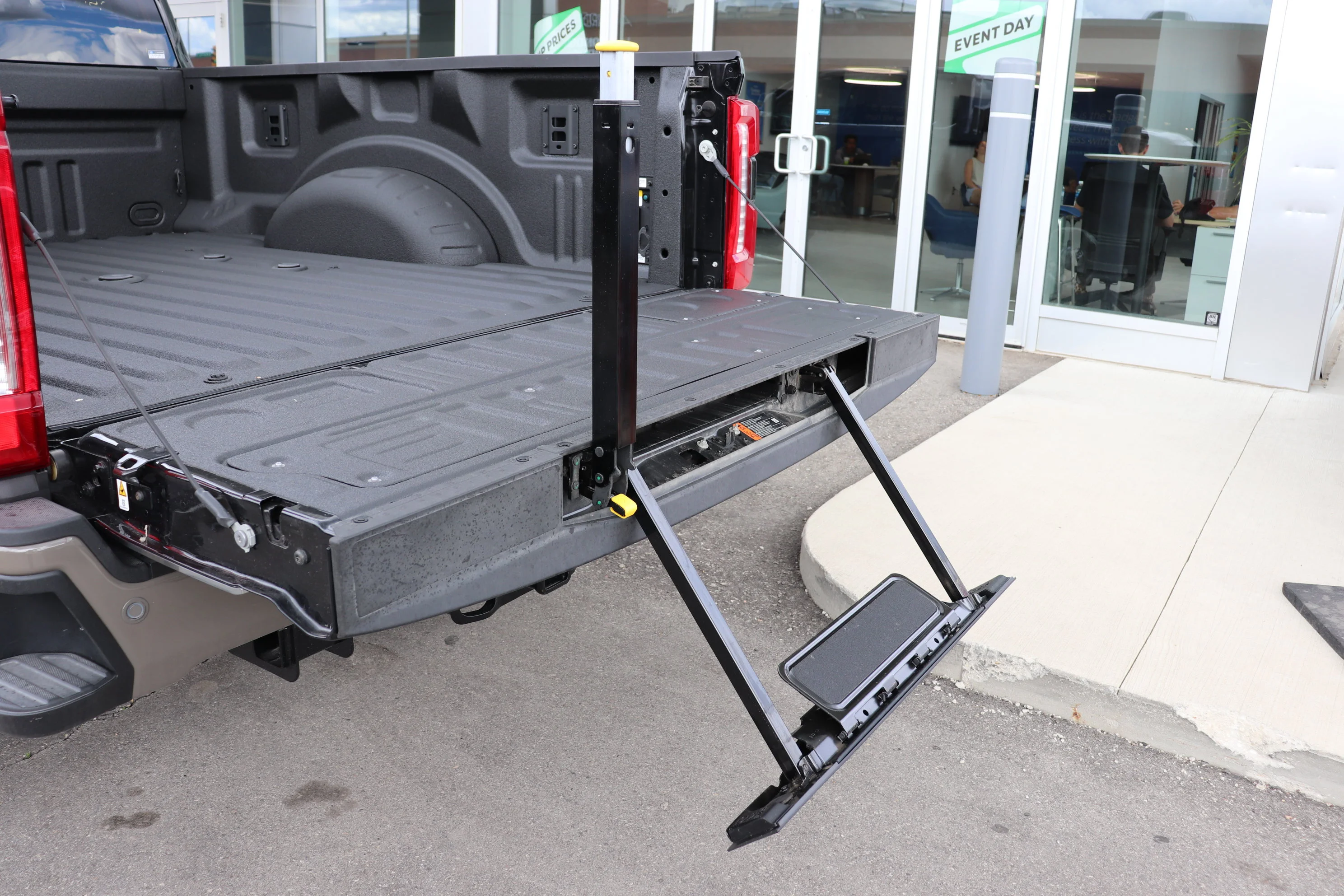 New 2026 AGATE BLACK METALLIC Ford King Ranch image 8