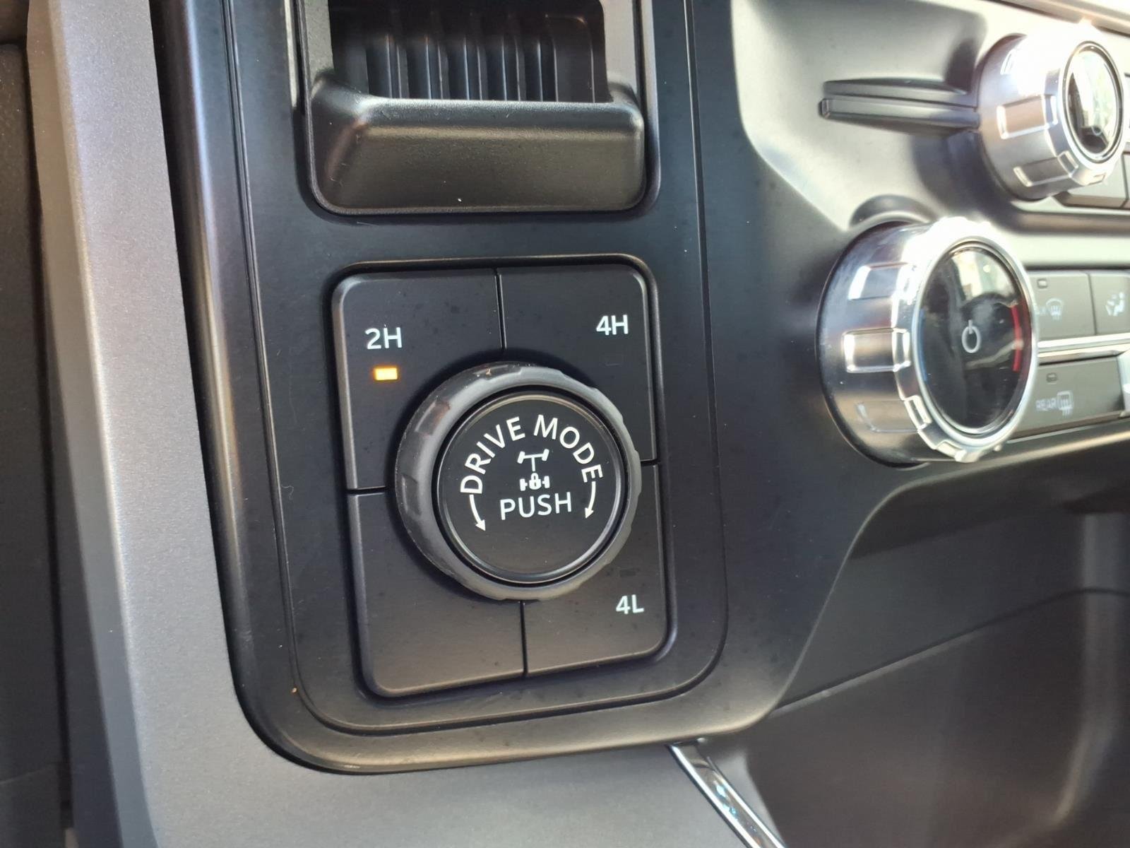 Used 2024 Iconic Silver Metallic Ford XLT image 6