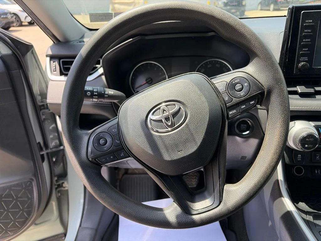 Used 2019 Silver Toyota XLE image 15