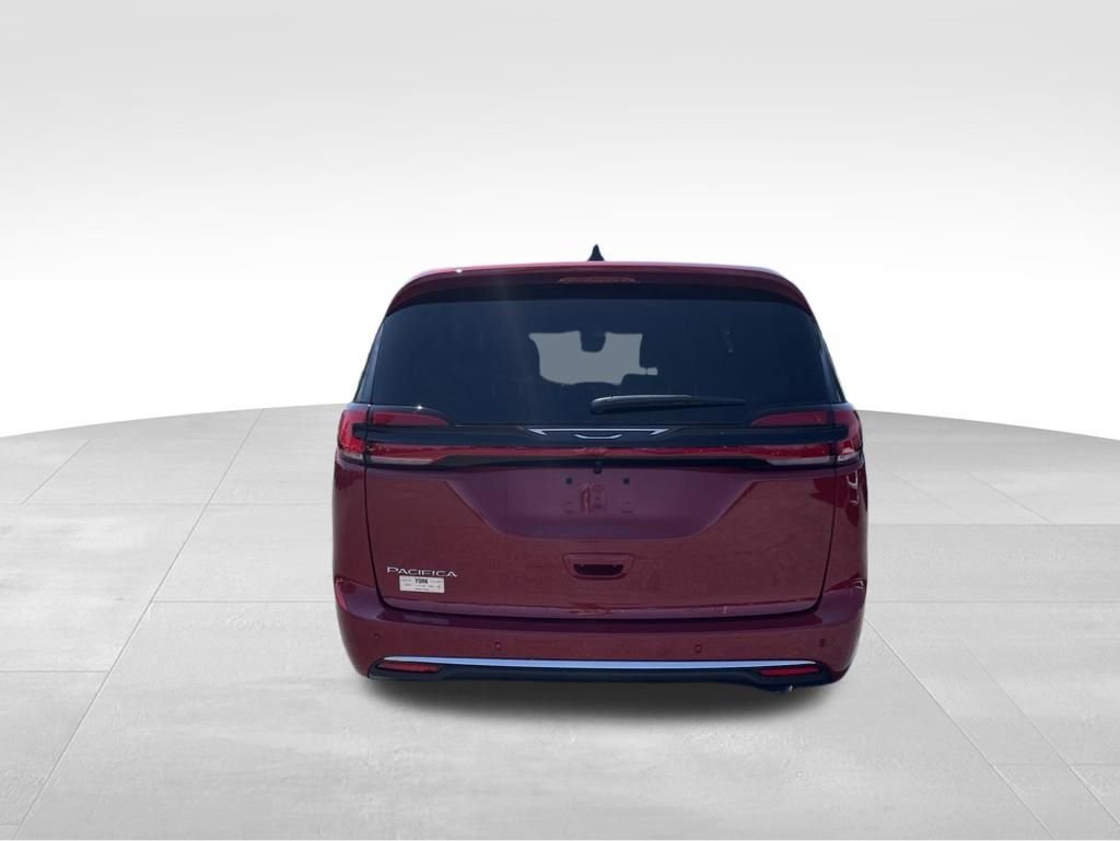 New 2027 Red Hot Pearl-Coat Exterior Paint Chrysler Select image 4