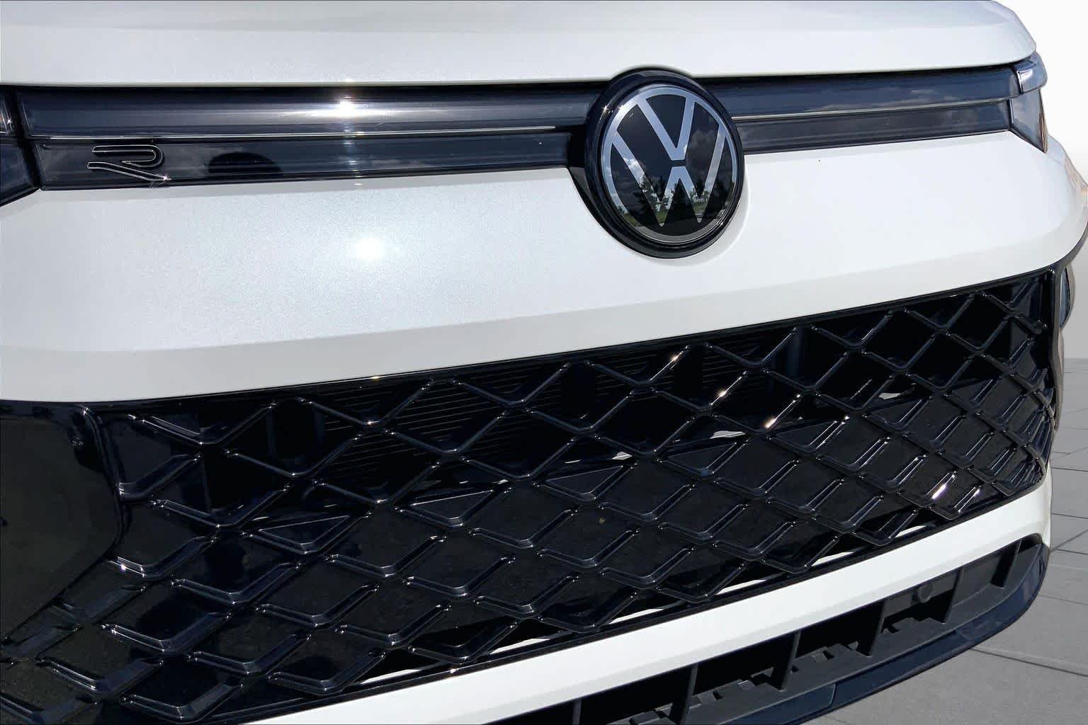 Used 2025  Deep Black Roof Volkswagen SE R-Line Black image 29