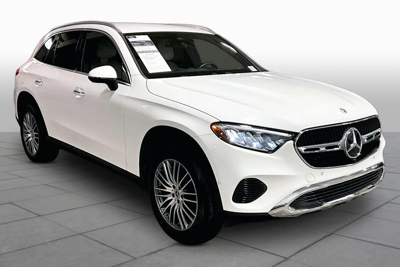 Certified Used 2025 Polar White Mercedes-Benz GLC 300 image 3