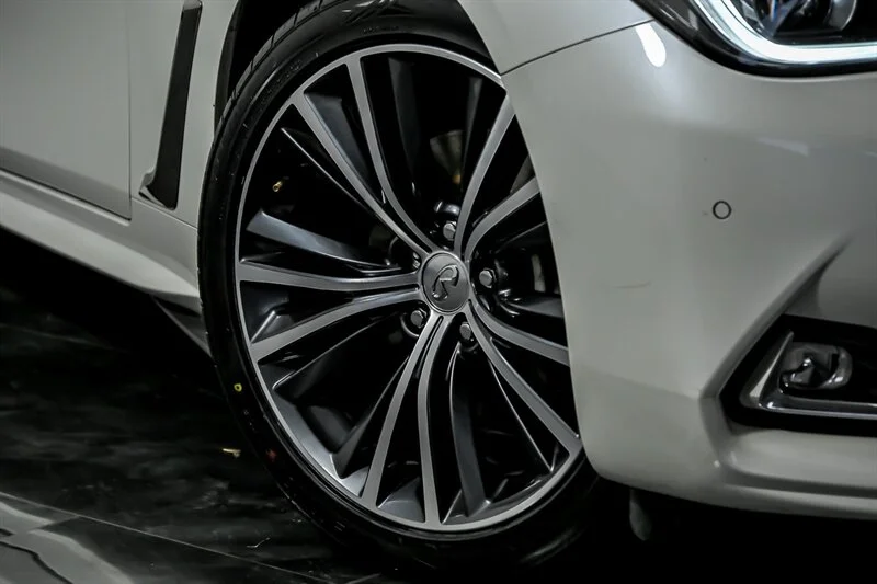 Used 2018 Pure White INFINITI 2.0T Luxe image 3