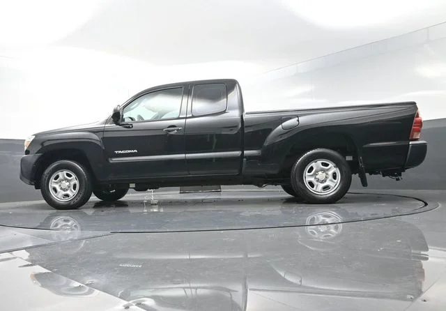 Used 2013 Black Toyota Base image 37
