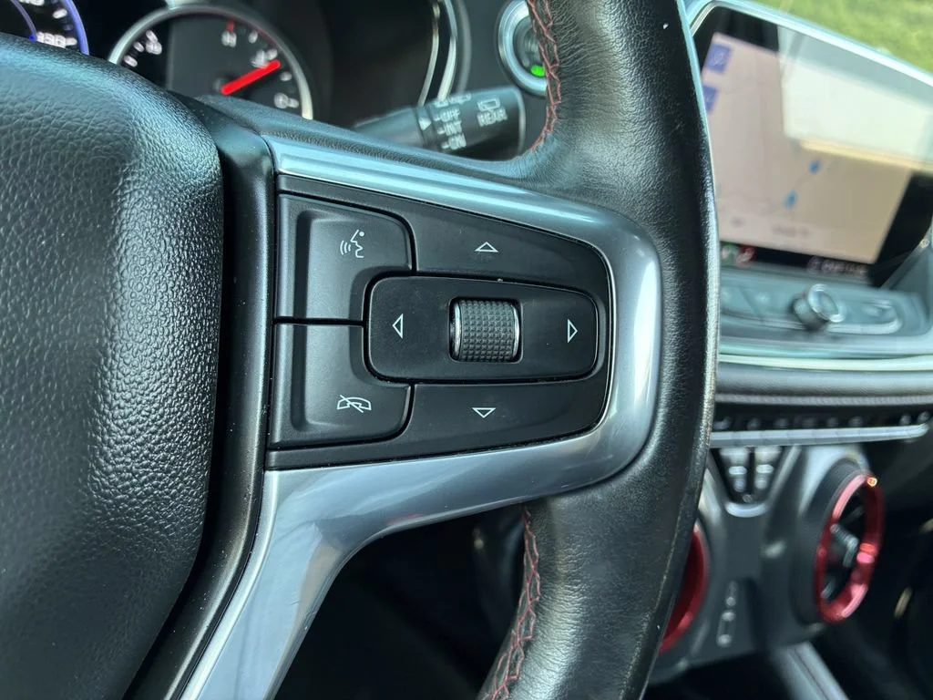Used 2020 IRIDESCENT PEARL TRICOAT Chevrolet RS image 30