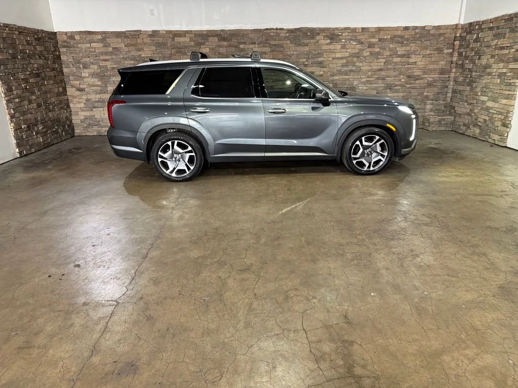 Used 2023 Graphite Hyundai Limited image 4