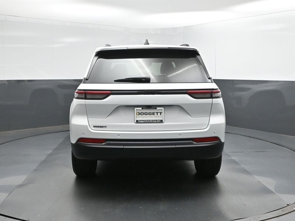 New 2026 Bright White Clear-Coat Exterior Paint Jeep Altitude image 5