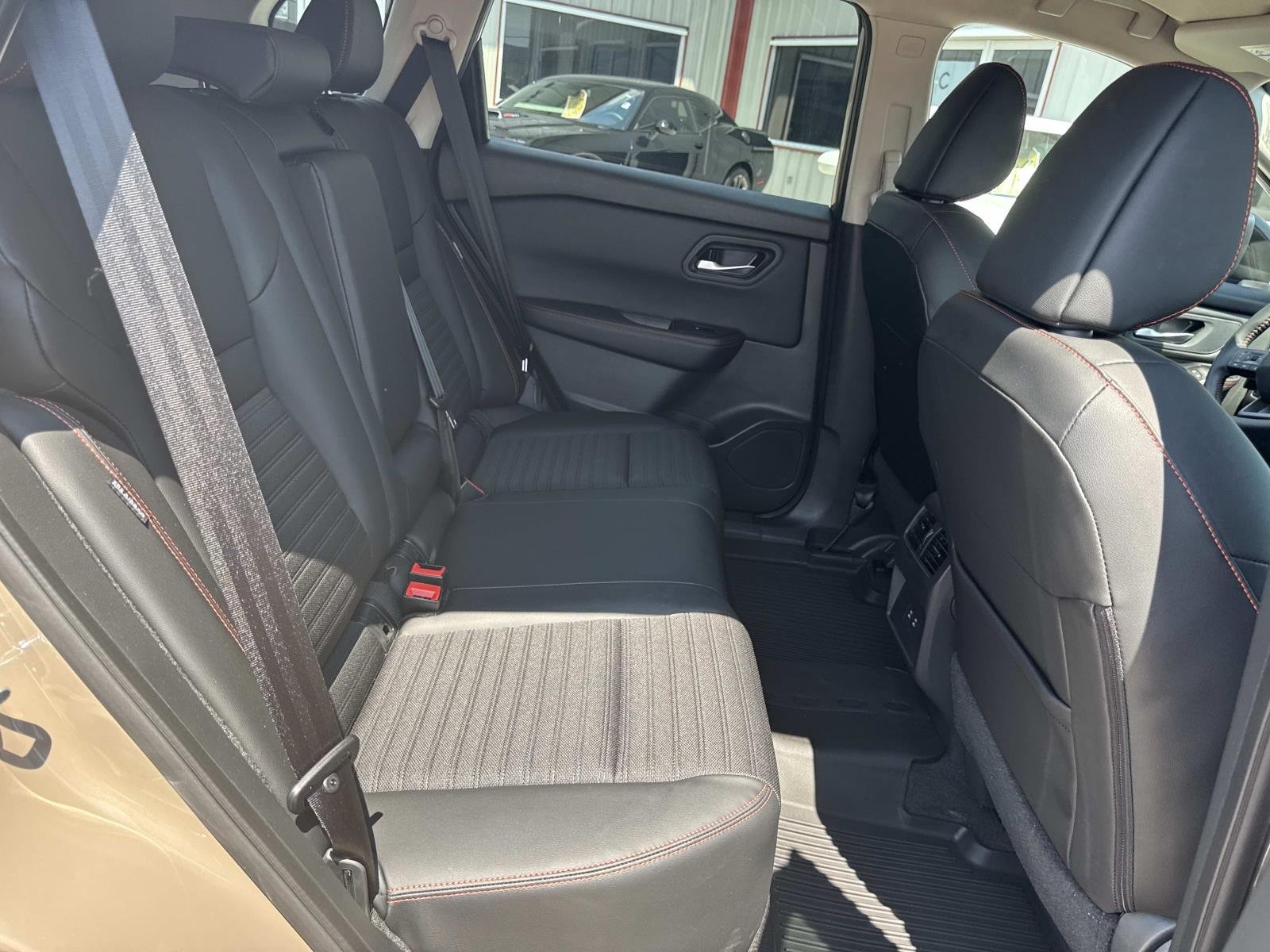 2025 Nissan Rogue Rock Creek - Photo 9