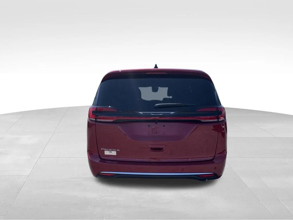 New 2027 Red Hot Pearl-Coat Exterior Paint Chrysler Select image 4
