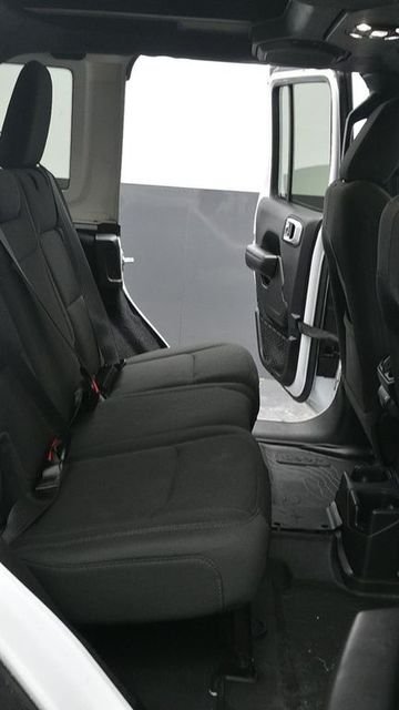 Used 2020 White Jeep Unlimited Willys image 12