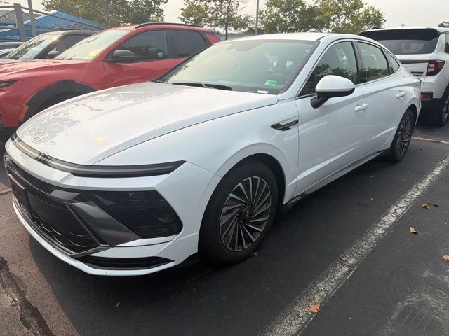 Certified Used 2025 Serenity White Hyundai SEL image 3