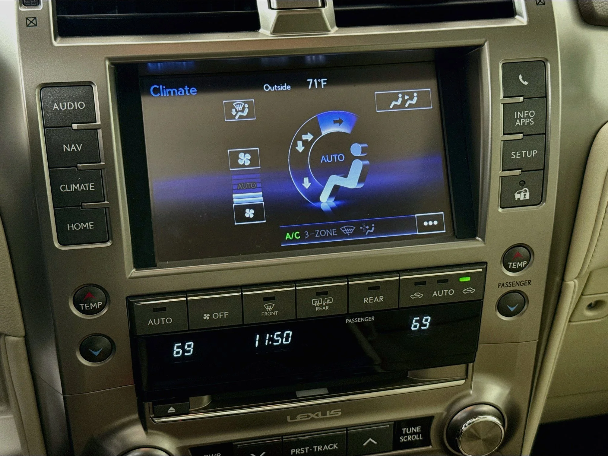 Used 2019 Starfire Pearl Lexus 460 image 18