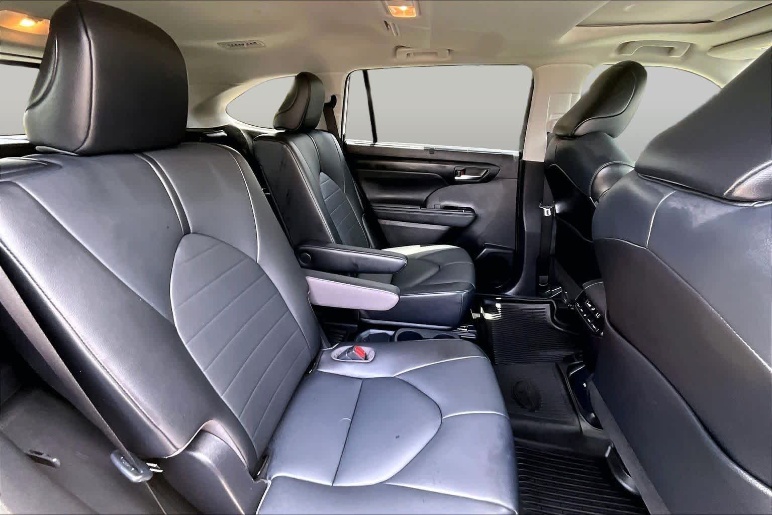 Used 2021 Blizzard Pearl Toyota XLE image 20