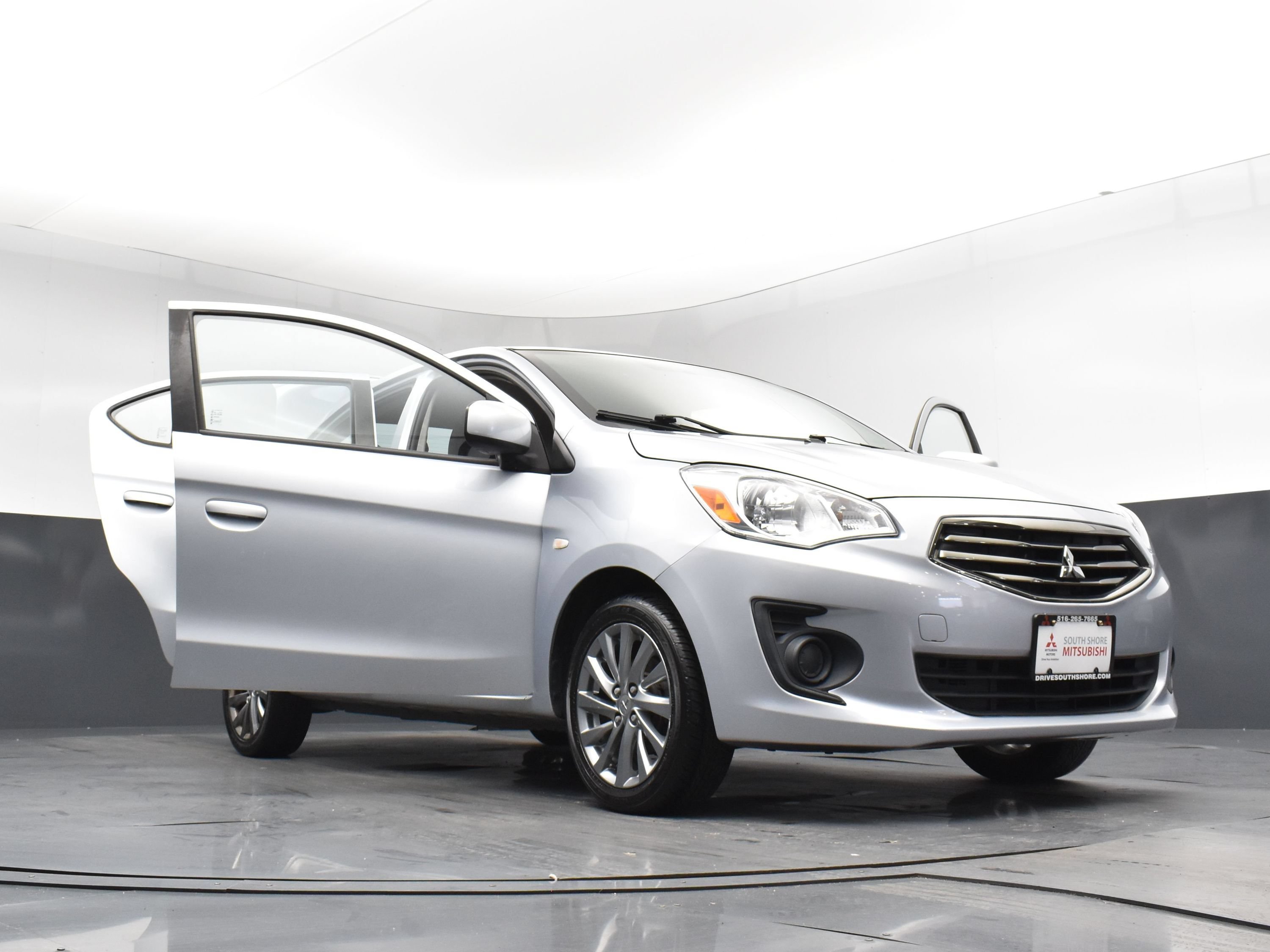 Used 2018  Mitsubishi ES image 28