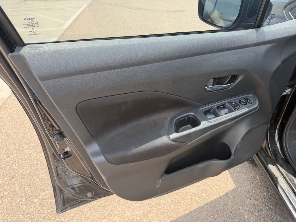 Used 2021 Black Nissan 1.6 SV image 16