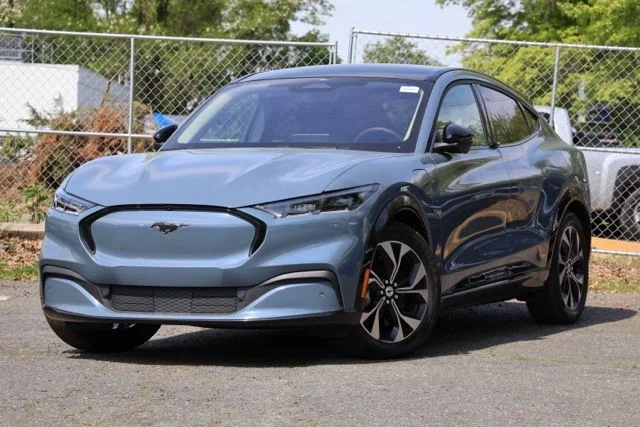 2023 Ford Mustang-Mach-e Premium's photo