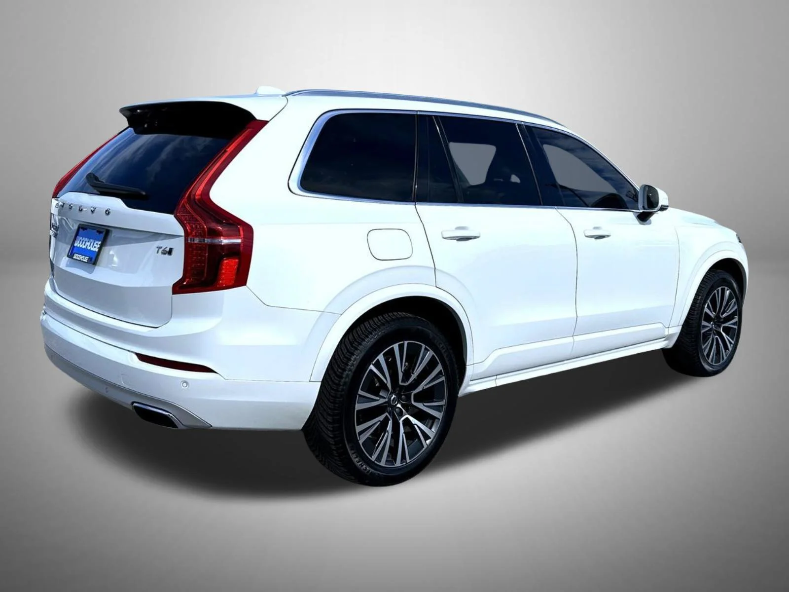 Certified Used 2020 White Volvo T6 Momentum image 6