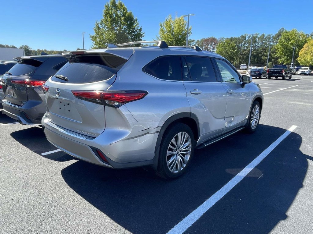 Used 2022 Silver Toyota Platinum image 10
