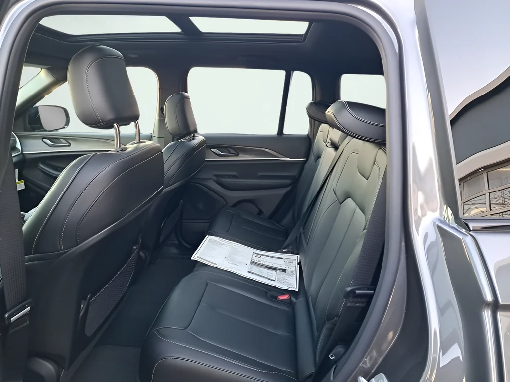 New 2025 Baltic Gray Metallic Clear-Coat Exterior Paint Jeep Limited image 13