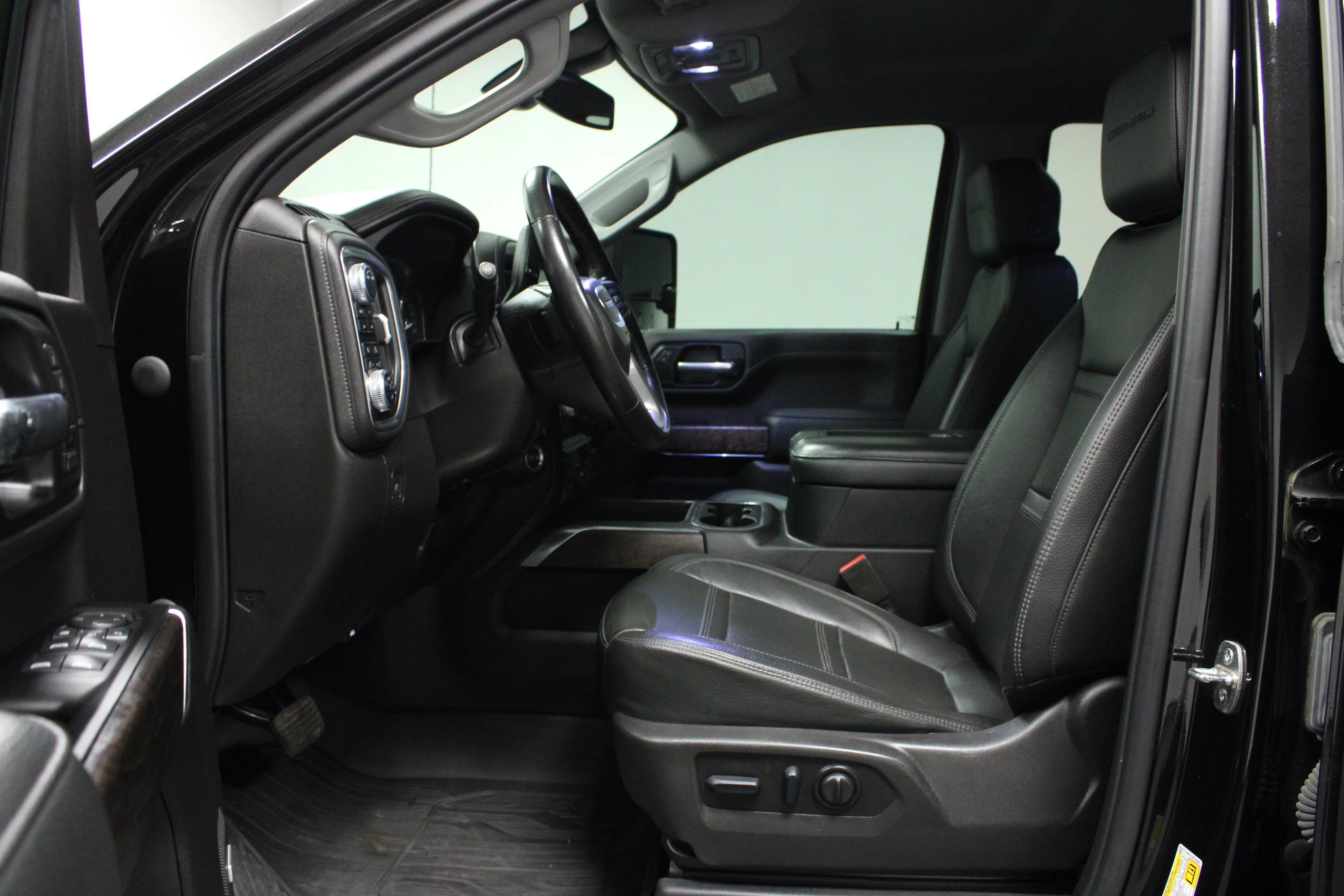 Used 2022 Ebony Twilight Metallic GMC Denali image 12