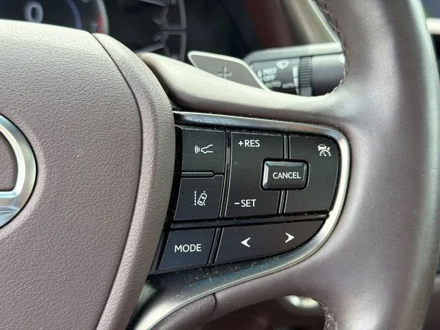 Used 2021 White Lexus ES 350 image 26