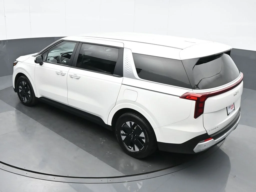 Used 2026 White Kia LXS image 21