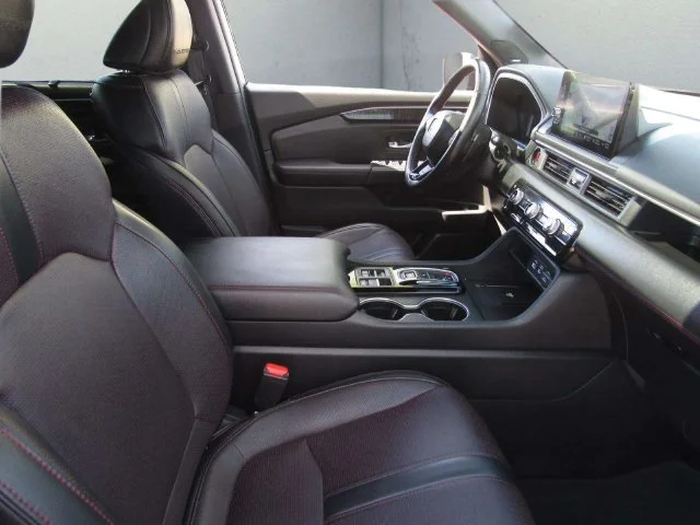 Certified Used 2025 Modern Steel Metallic Honda AWD Black Edition image 9