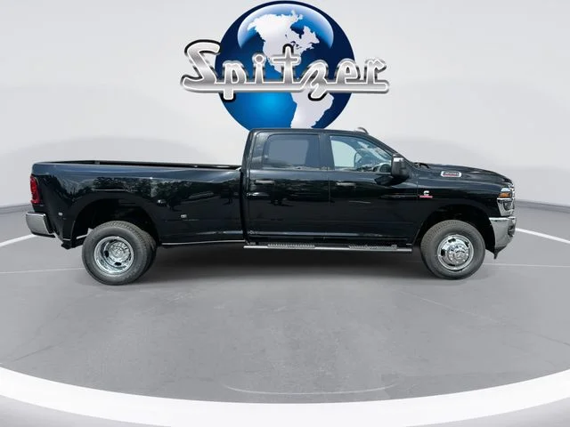 New 2026 Diamond Black Crystal Pearl-Coat Exterior Paint RAM Tradesman image 11