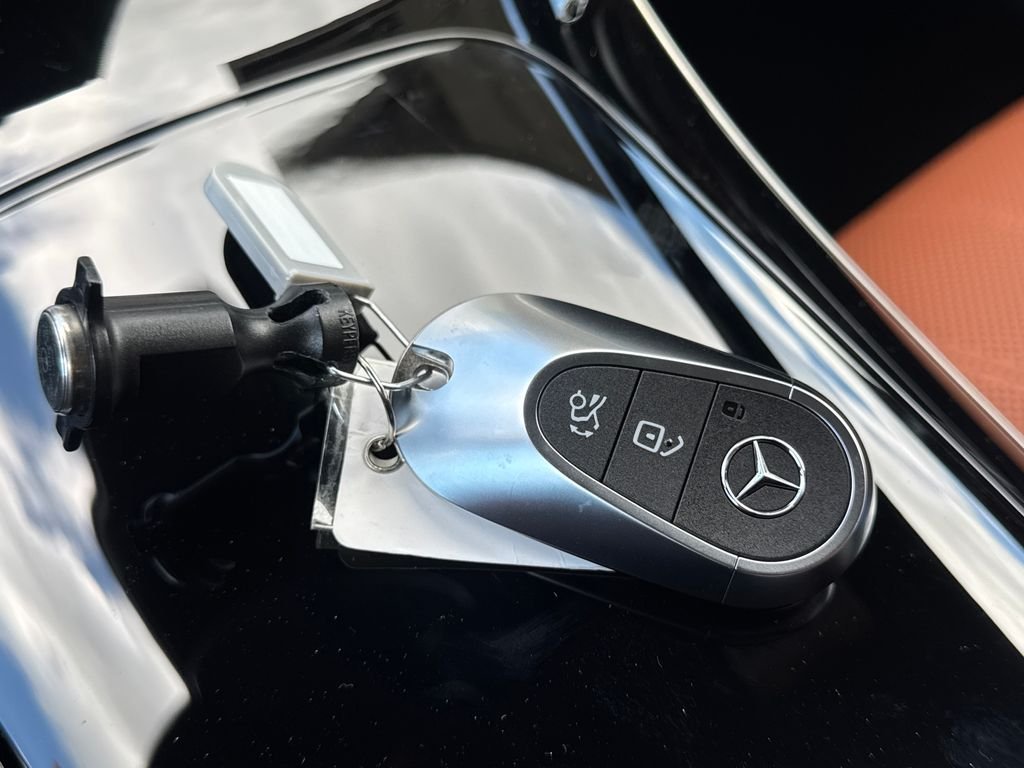 New 2026 Obsidian Black Metallic Mercedes-Benz GLC 300 image 10