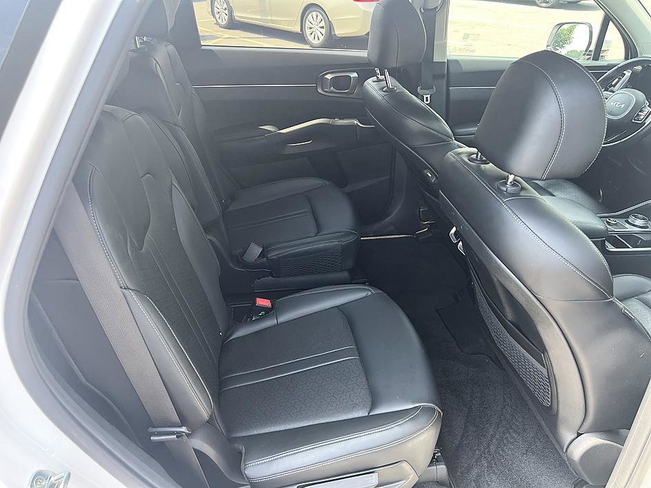 Used 2022 Snow White Pearl Kia EX image 16