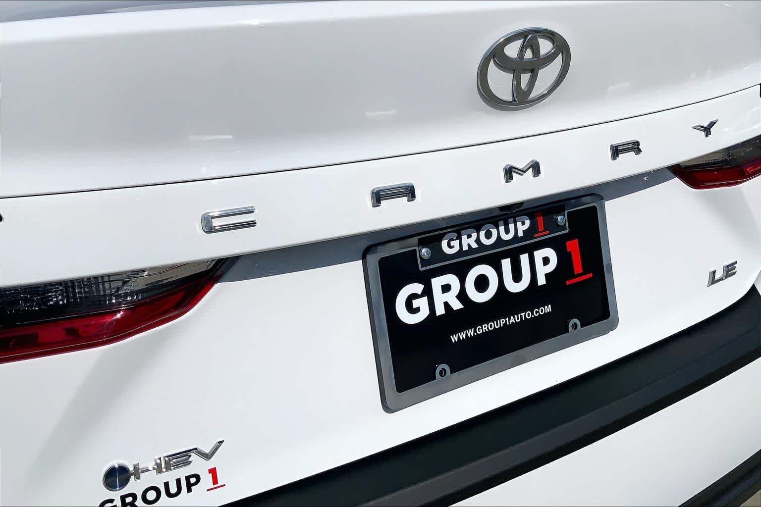 Used 2025 Ice Cap Toyota LE image 32