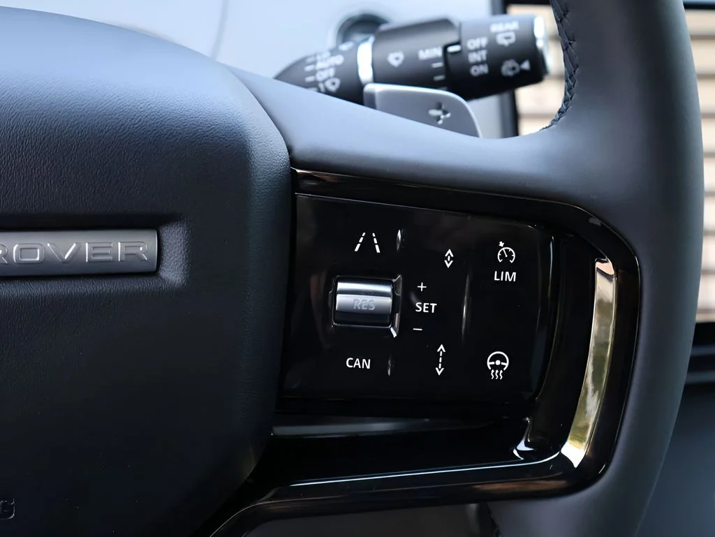 New 2026 Tribeca Blue Metallic Land Rover Hoxton Edition image 32