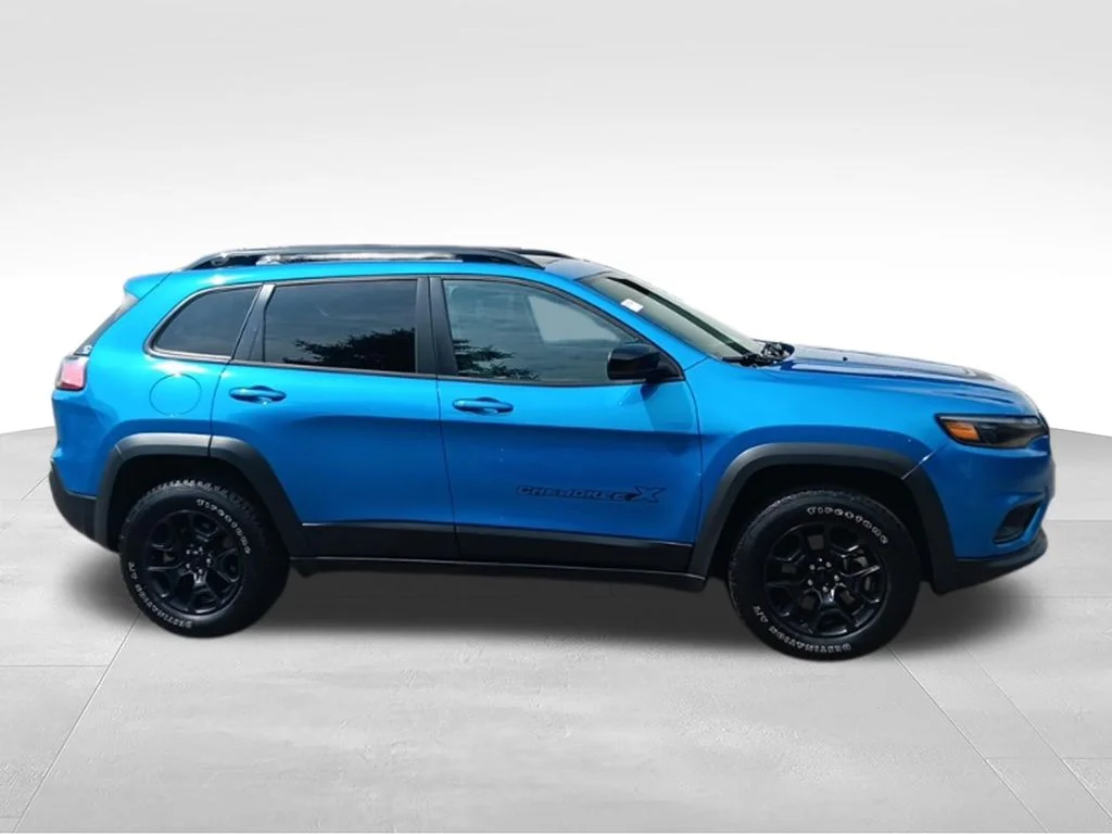 Used 2022 Hydro Blue Pearlcoat Jeep X image 10