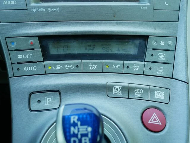 Used 2013 Pearl Toyota Three image 28