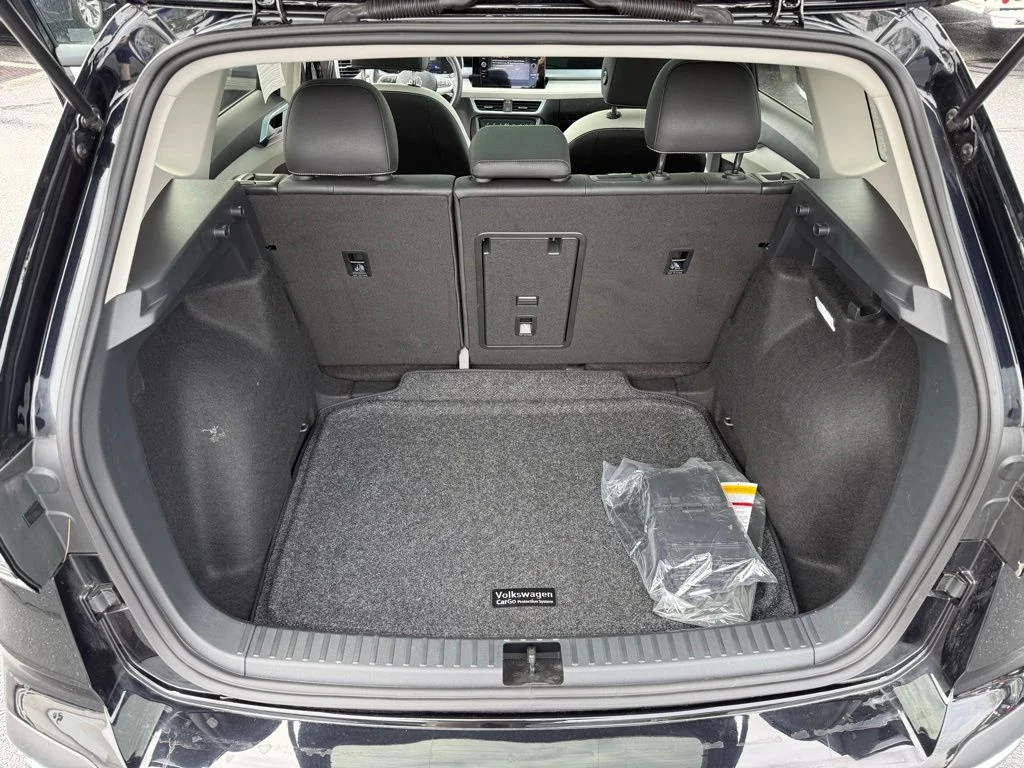 2025 Volkswagen Taos SE - Photo 34