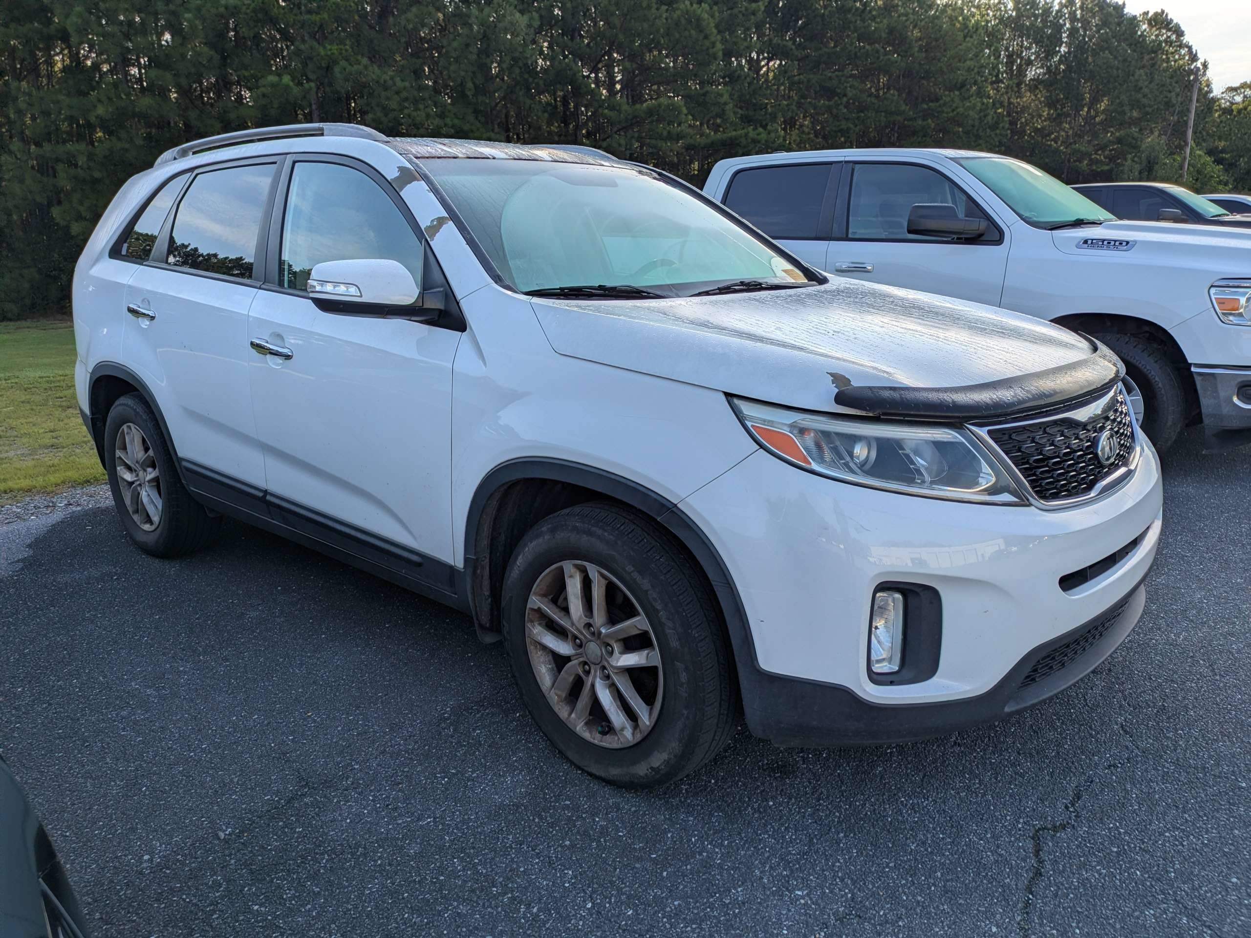 Used 2015 Snow White Pearl Kia LX image 1