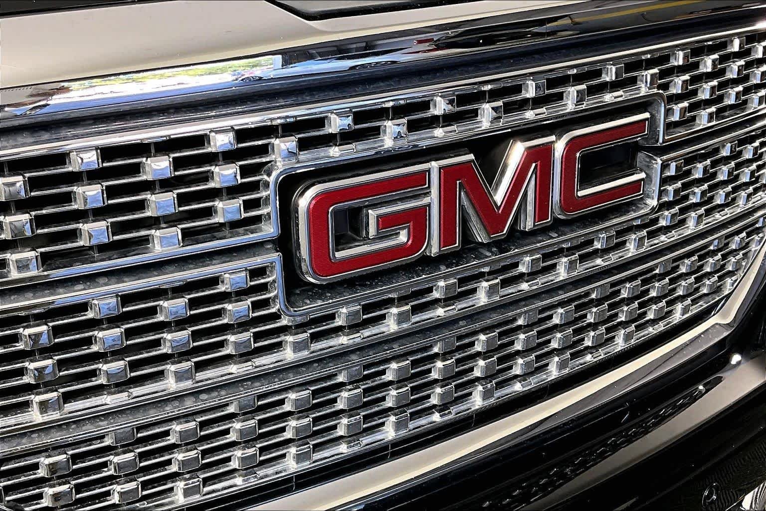 Used 2017 Onyx Black GMC Denali image 29